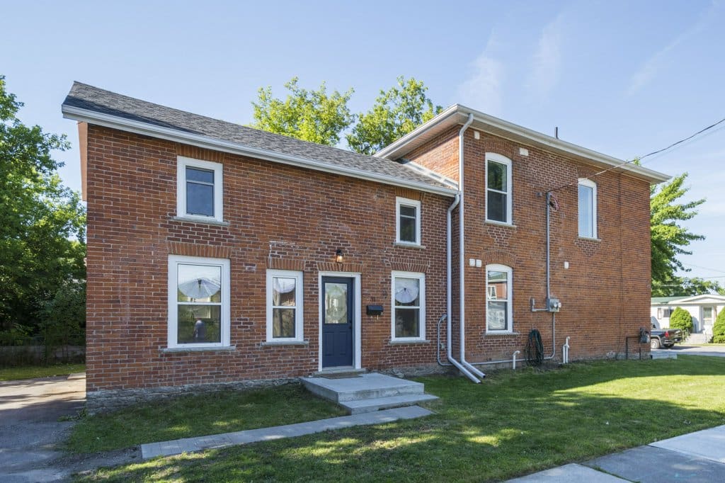 31 Bettes Street - 2-Storey Brick Belleville Duplex